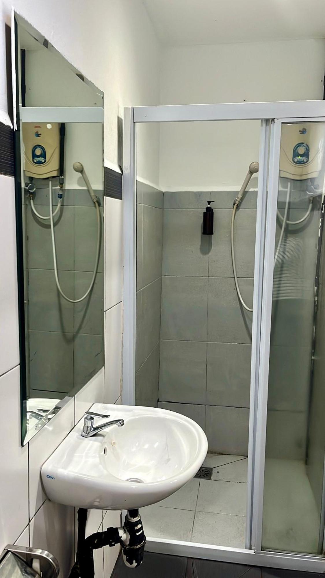 Switz Paradise Hotel - 5 Minute Walk To Centre Point And 10 Minute Walk To Waterfront- Kota Kinabalu Eksteriør billede