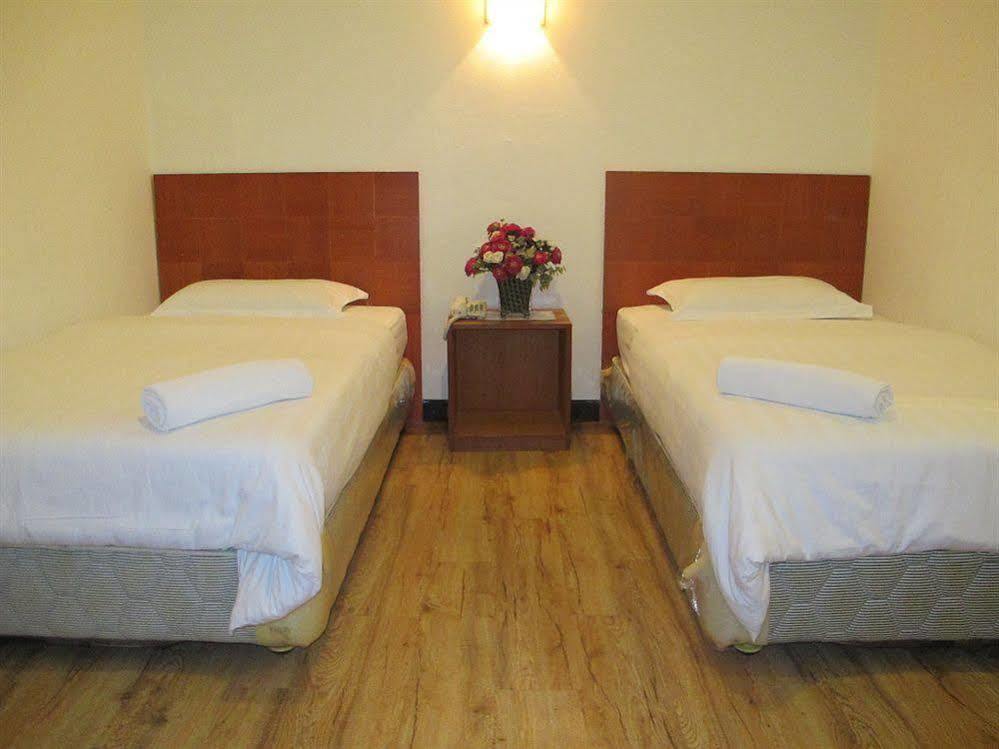 Switz Paradise Hotel - 5 Minute Walk To Centre Point And 10 Minute Walk To Waterfront- Kota Kinabalu Eksteriør billede